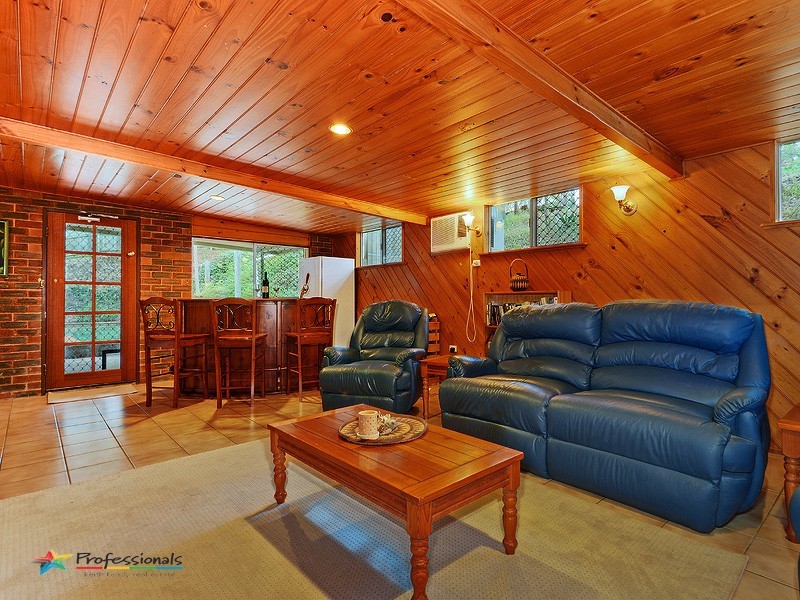 221 McLean Road South, Camp Mountain QLD 4520