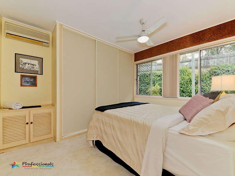 221 McLean Road South, Camp Mountain QLD 4520