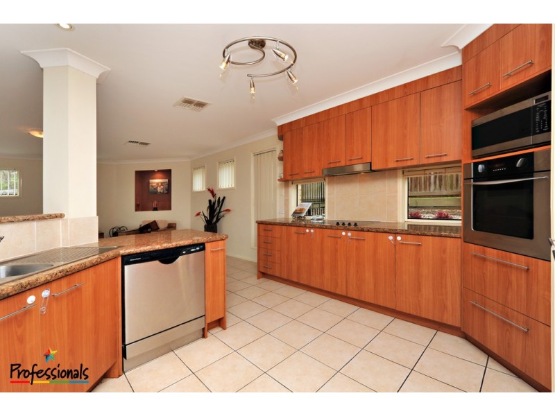 1 Lowai Court, Albany Creek QLD 4035