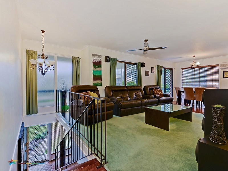 23 Nurom Avenue, Ferny Hills QLD 4055