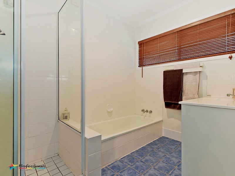 23 Nurom Avenue, Ferny Hills QLD 4055