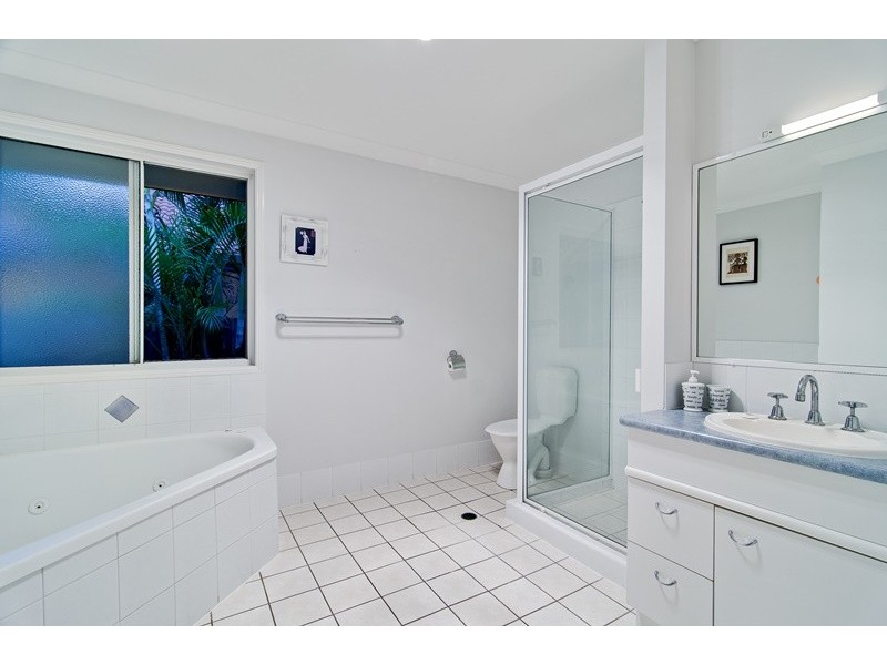 10 Amanda Place, Bridgeman Downs QLD 4035