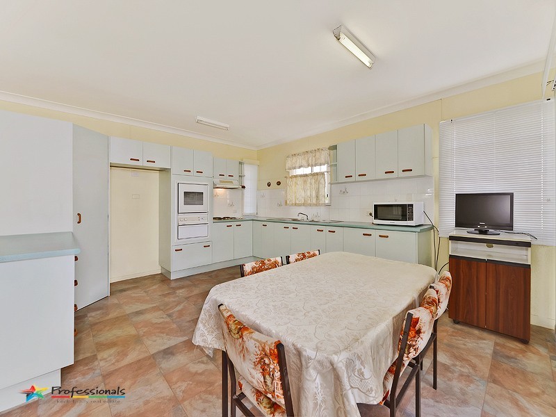 110 Akonna Street, Wynnum QLD 4178