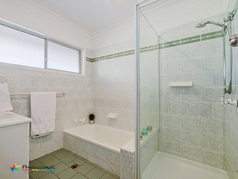 33 Raglass Street, Everton Park QLD 4053