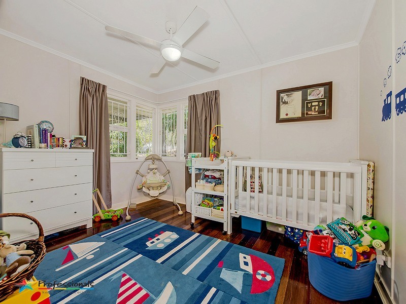 322 Kitchener Road, Stafford Heights QLD 4053