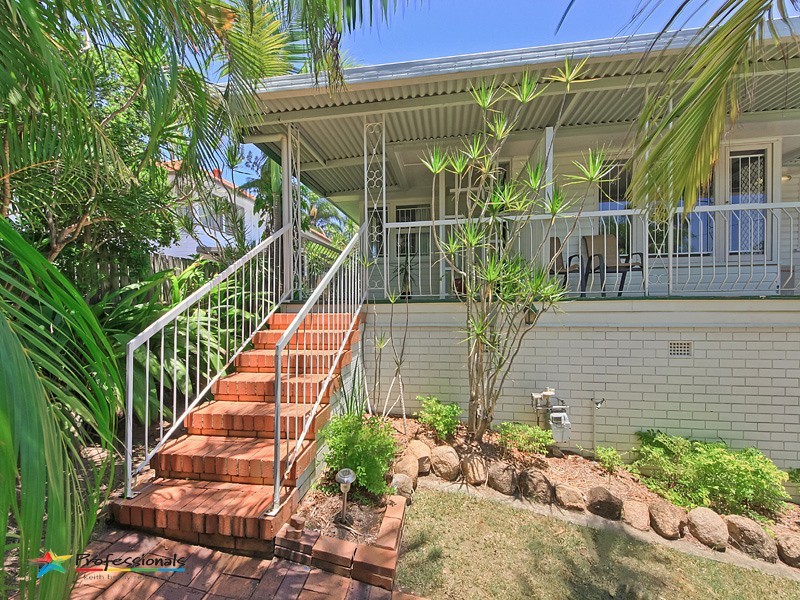 322 Kitchener Road, Stafford Heights QLD 4053