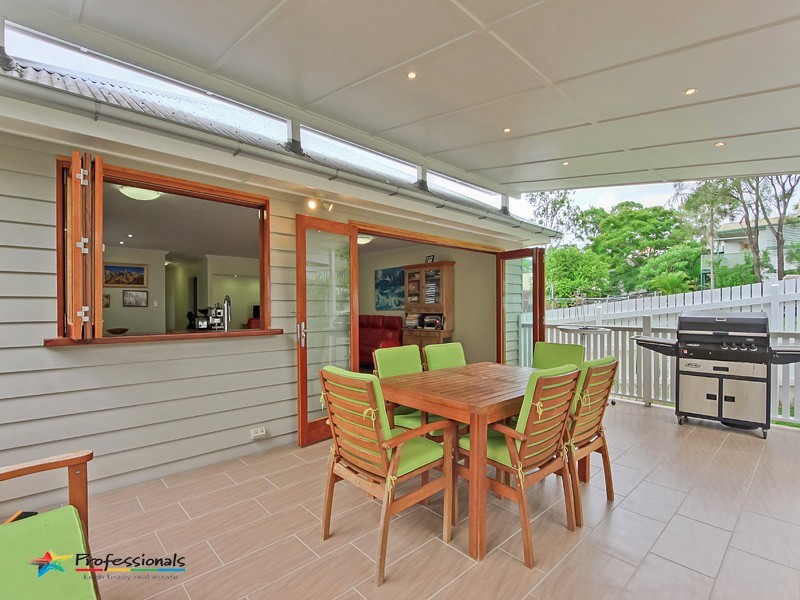 15 Railway Parade, Mitchelton QLD 4053