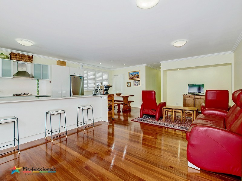 15 Railway Parade, Mitchelton QLD 4053