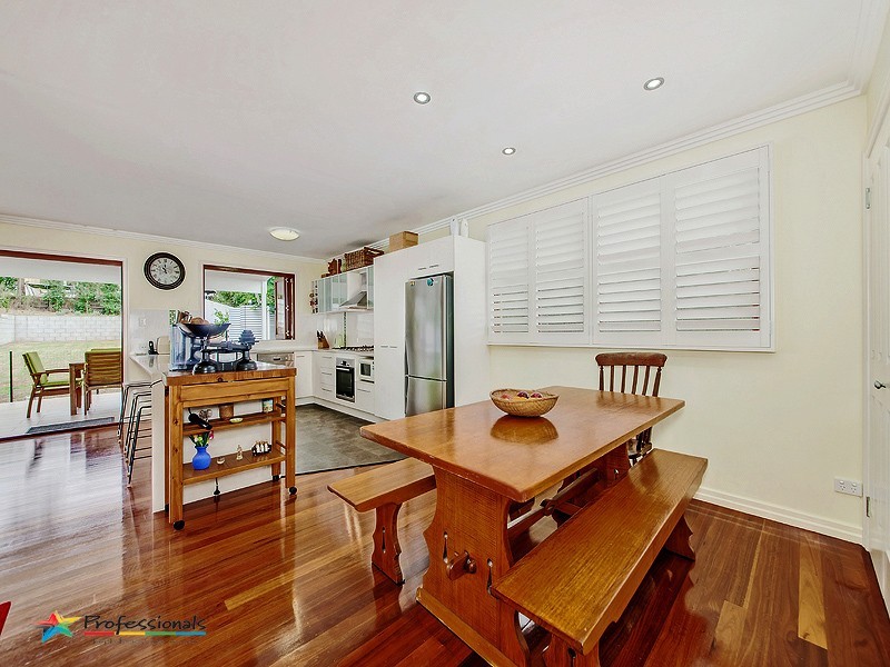 15 Railway Parade, Mitchelton QLD 4053