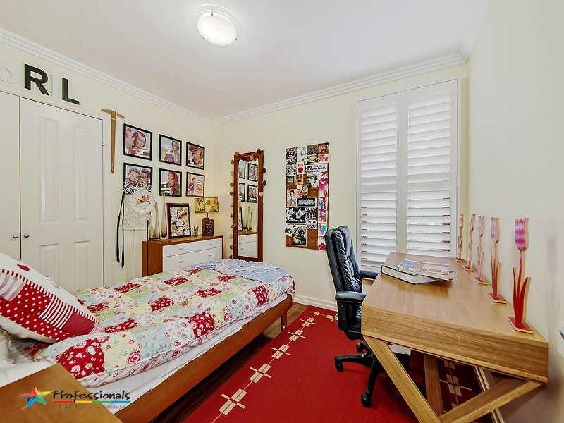 15 Railway Parade, Mitchelton QLD 4053