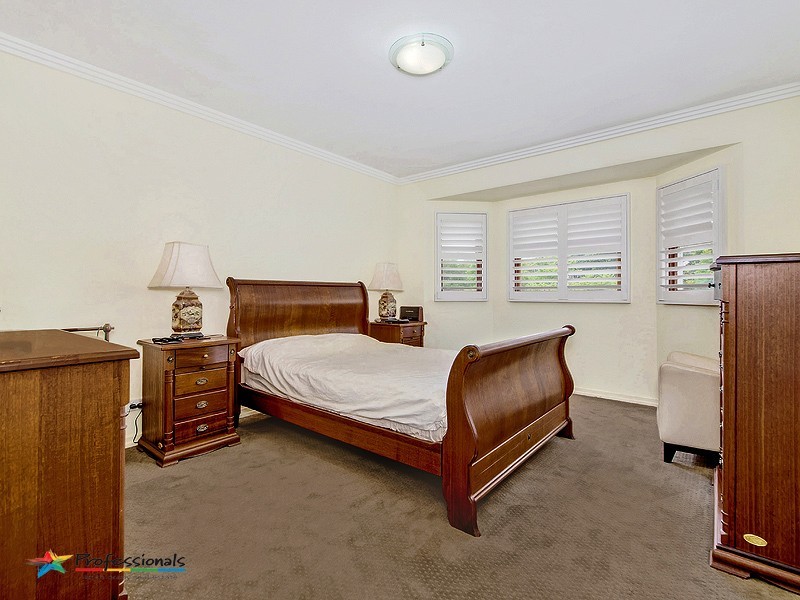 15 Railway Parade, Mitchelton QLD 4053
