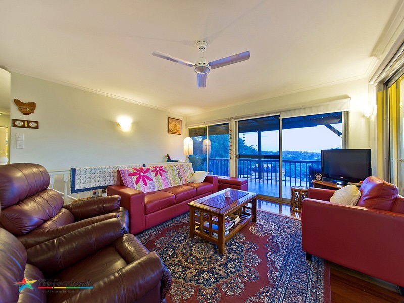 60 Cobbity Crescent, Arana Hills QLD 4054