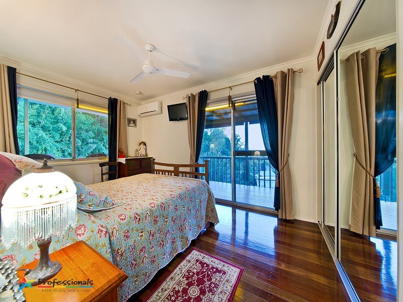 60 Cobbity Crescent, Arana Hills QLD 4054