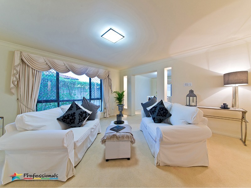11 Van Dyke Crescent, Mcdowall QLD 4053