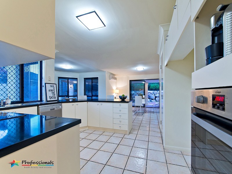 11 Van Dyke Crescent, Mcdowall QLD 4053