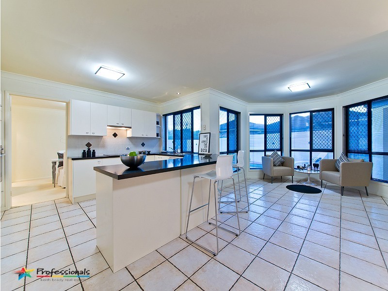 11 Van Dyke Crescent, Mcdowall QLD 4053