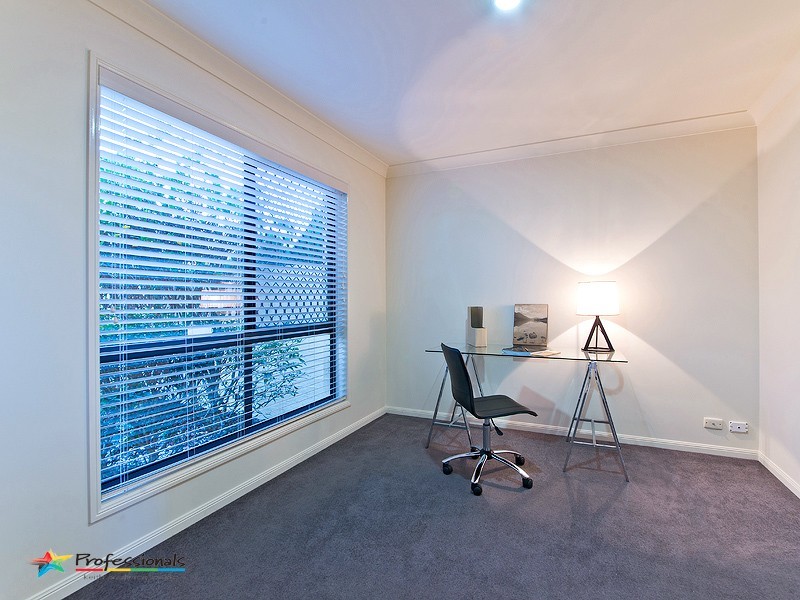 11 Van Dyke Crescent, Mcdowall QLD 4053