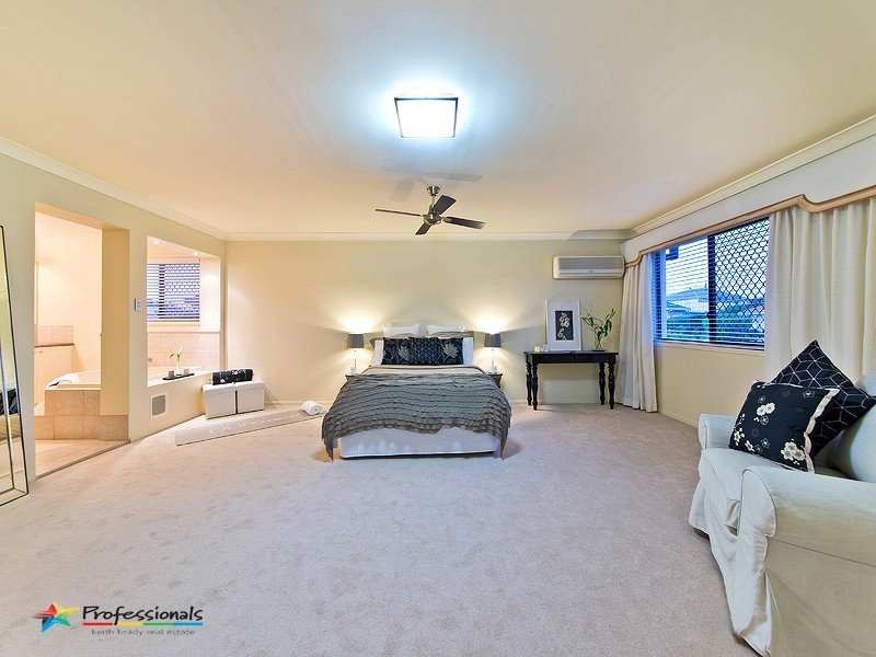 11 Van Dyke Crescent, Mcdowall QLD 4053