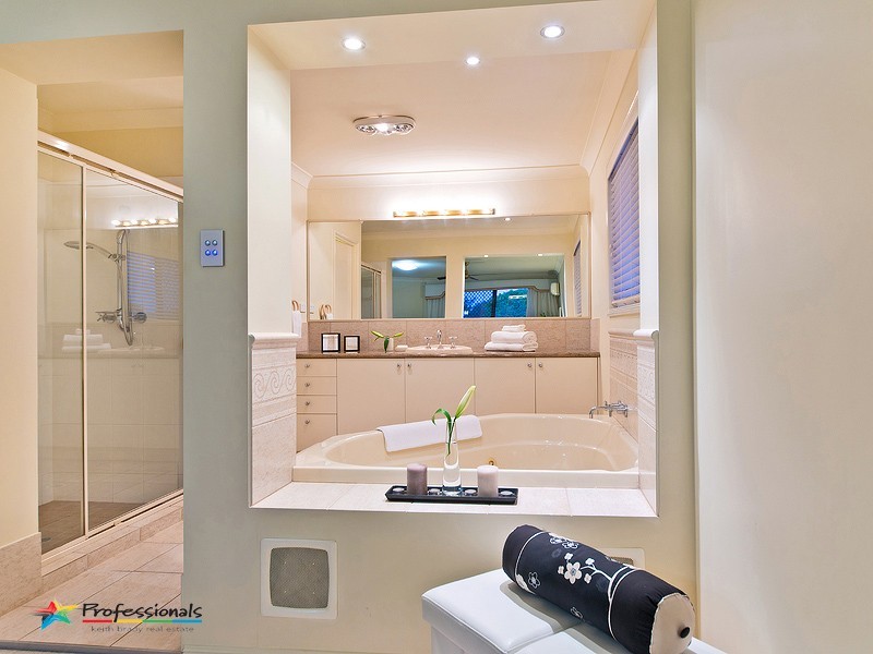 11 Van Dyke Crescent, Mcdowall QLD 4053