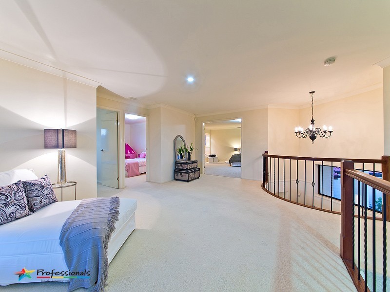 11 Van Dyke Crescent, Mcdowall QLD 4053