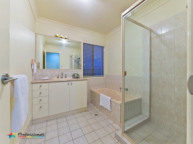 11 Van Dyke Crescent, Mcdowall QLD 4053
