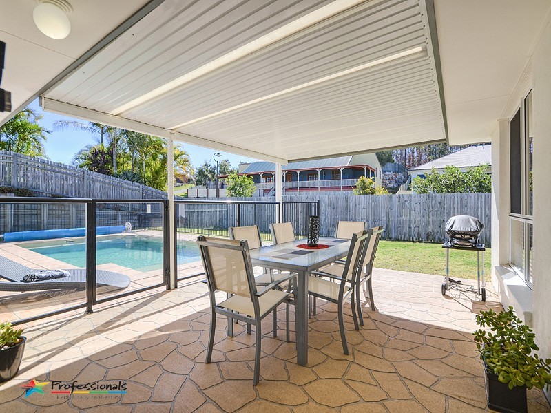 2 Coolgardie Court, Arana Hills QLD 4054