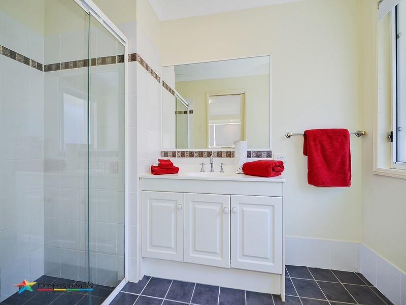 2 Coolgardie Court, Arana Hills QLD 4054