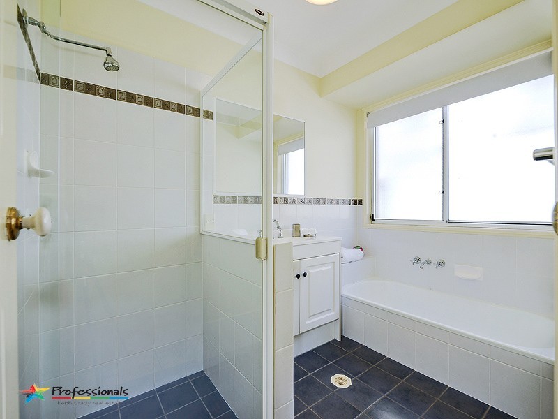 2 Coolgardie Court, Arana Hills QLD 4054