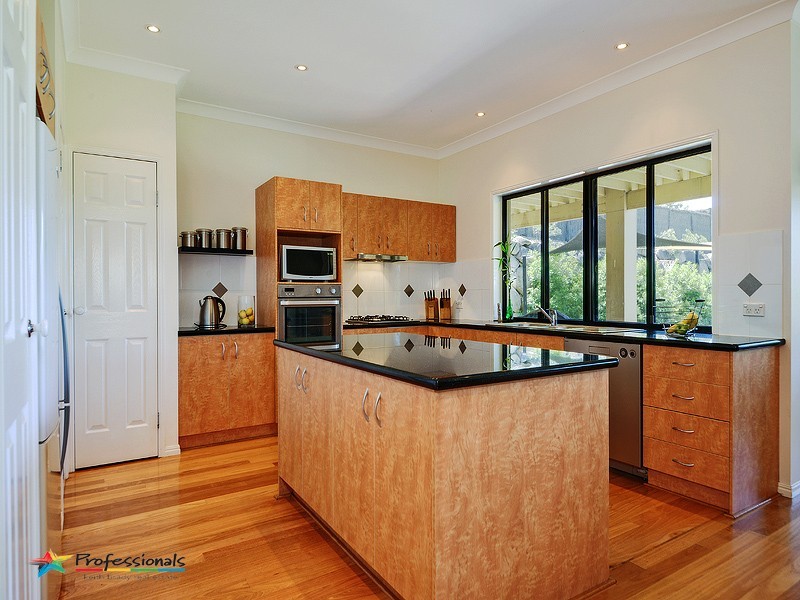 4 Butterwood Court, Arana Hills QLD 4054