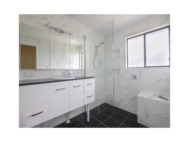 3 Baronia Court, Everton Hills QLD 4053