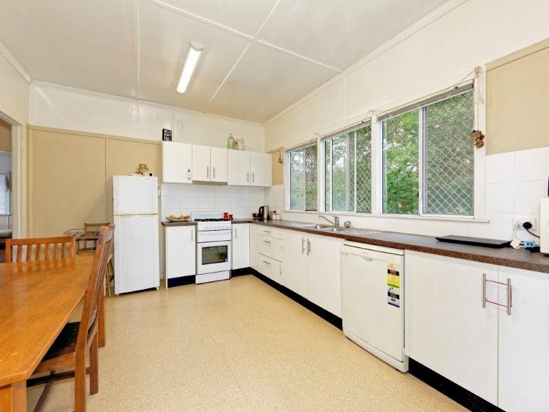 6 Armfield Street, Stafford QLD 4053