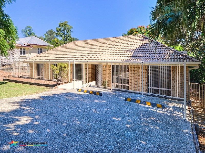 18 Soames Street, Everton Park QLD 4053