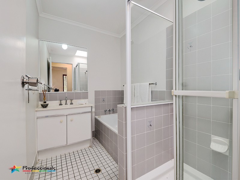 2 Kaoriki Court, Albany Creek QLD 4035