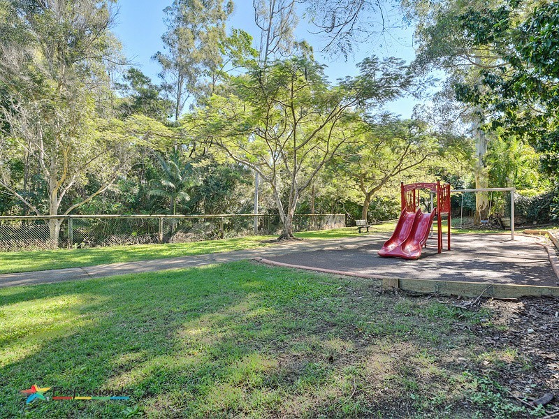 2 Kaoriki Court, Albany Creek QLD 4035