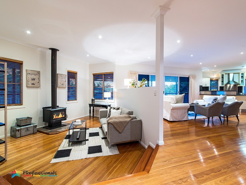 7 Dellwood Court, Ferny Hills QLD 4055