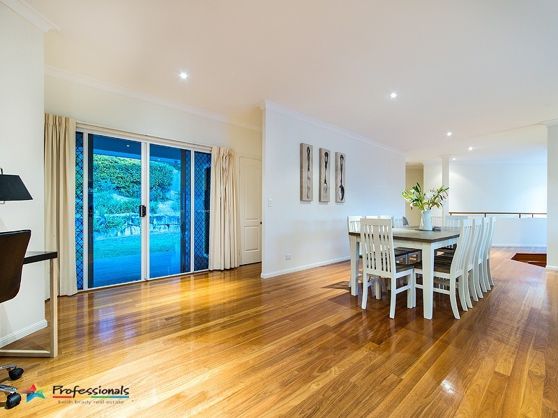 7 Dellwood Court, Ferny Hills QLD 4055