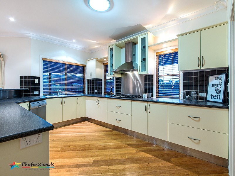 7 Dellwood Court, Ferny Hills QLD 4055