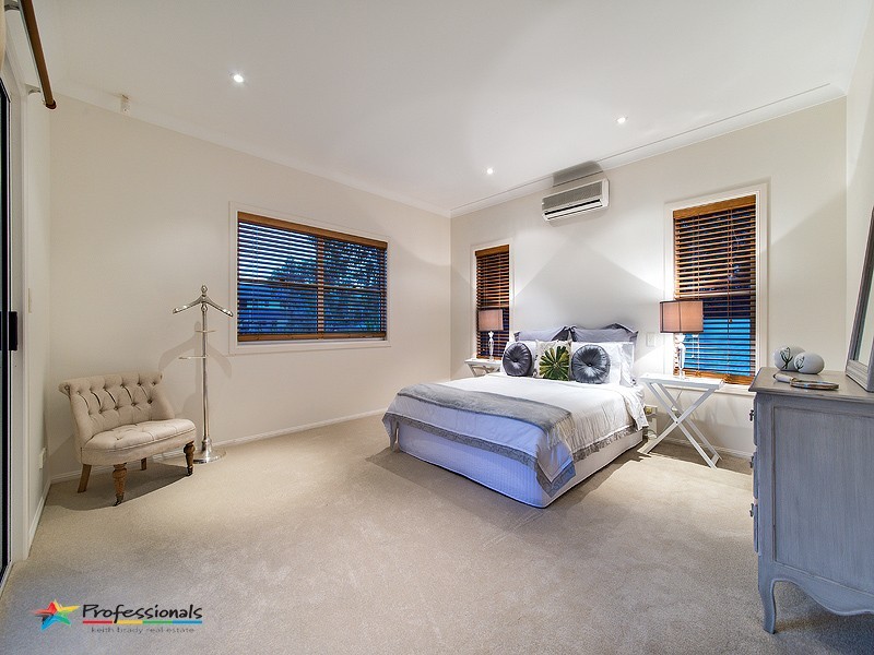 7 Dellwood Court, Ferny Hills QLD 4055