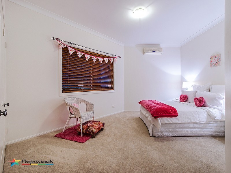 7 Dellwood Court, Ferny Hills QLD 4055