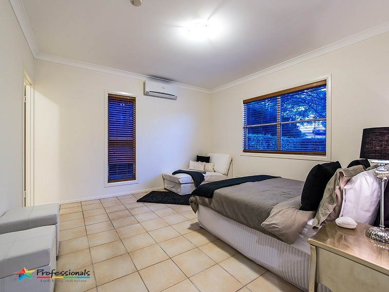 7 Dellwood Court, Ferny Hills QLD 4055