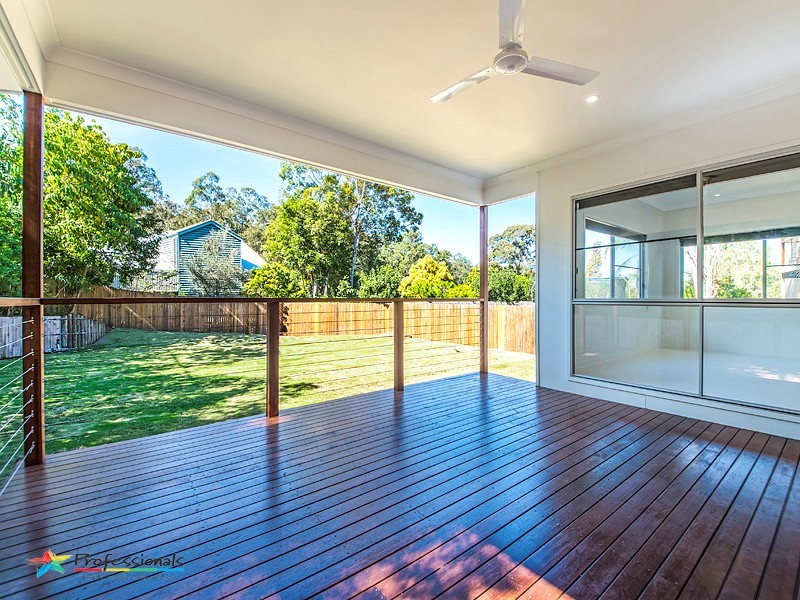 27 Sleaford Street, Chapel Hill QLD 4069
