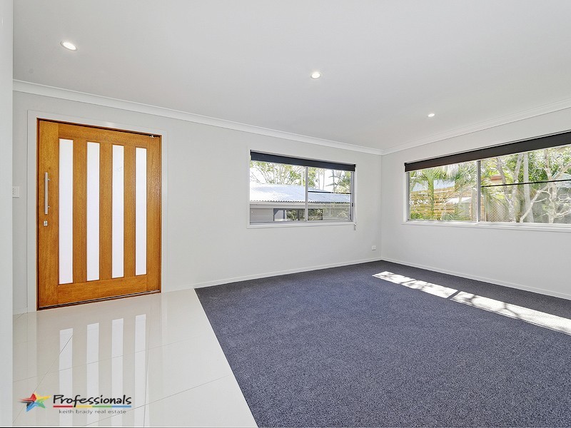 27 Sleaford Street, Chapel Hill QLD 4069