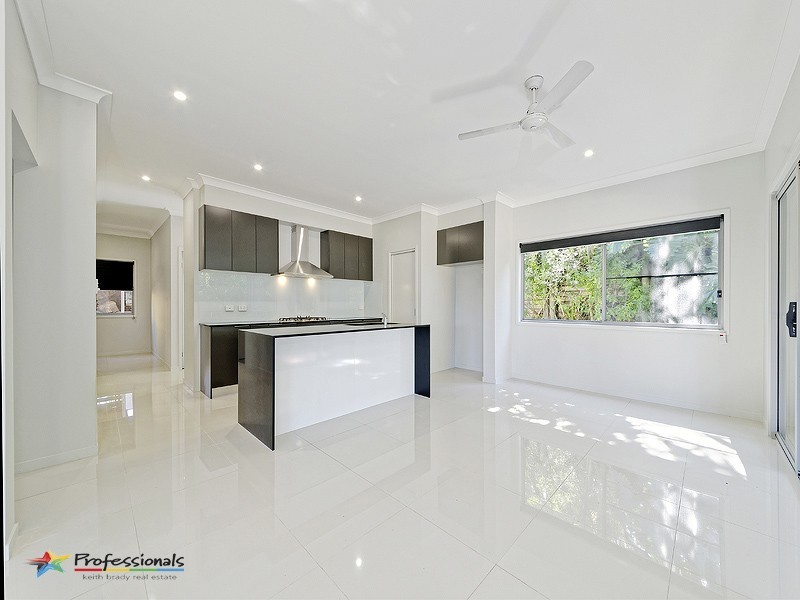 27 Sleaford Street, Chapel Hill QLD 4069