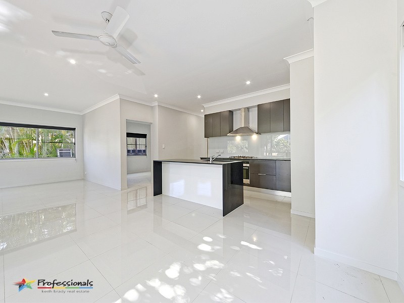 27 Sleaford Street, Chapel Hill QLD 4069