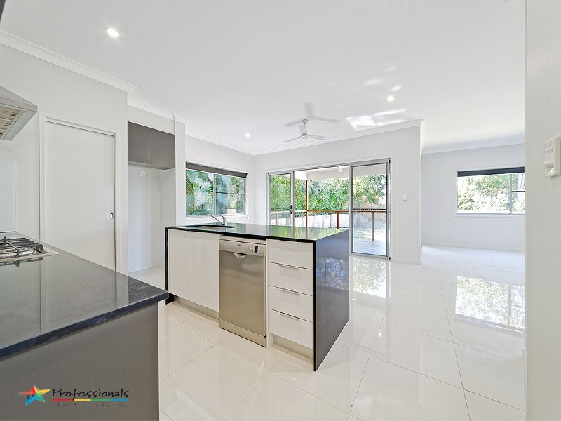 27 Sleaford Street, Chapel Hill QLD 4069