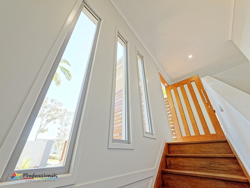 27 Sleaford Street, Chapel Hill QLD 4069