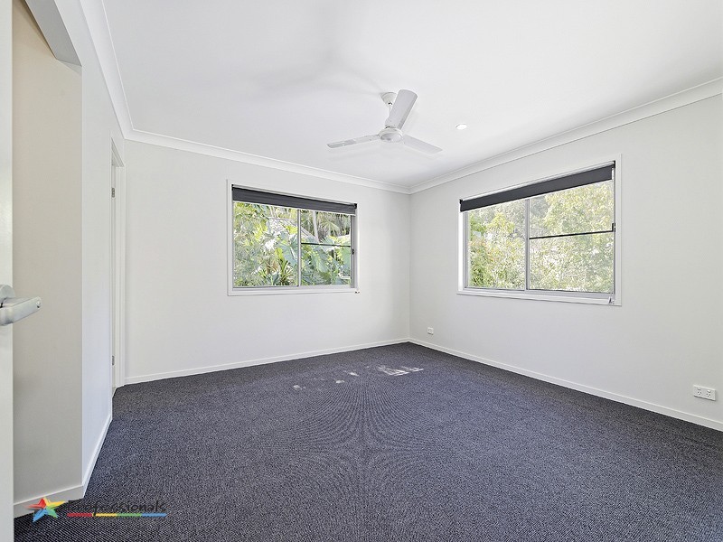 27 Sleaford Street, Chapel Hill QLD 4069
