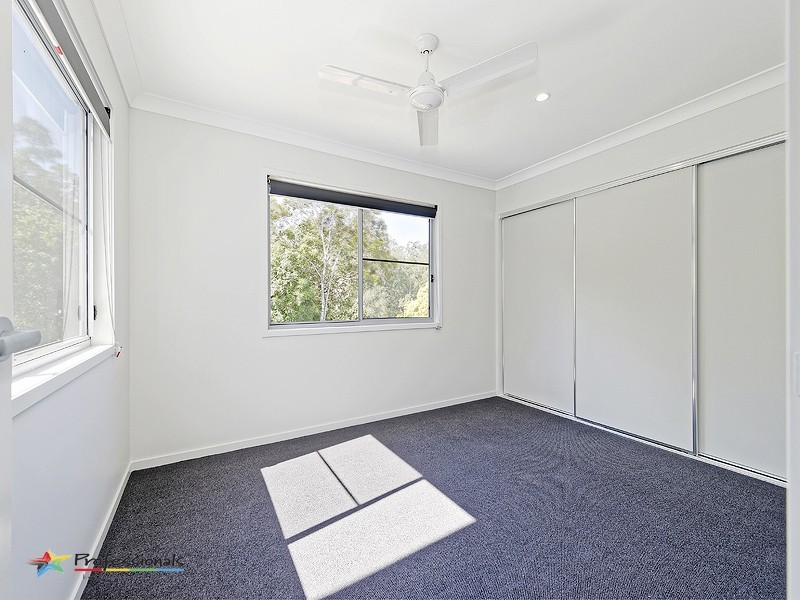 27 Sleaford Street, Chapel Hill QLD 4069