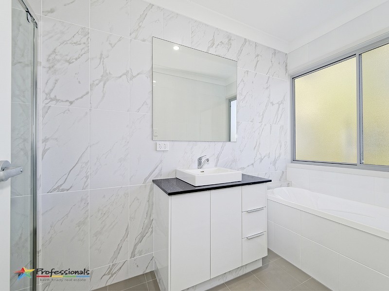 27 Sleaford Street, Chapel Hill QLD 4069