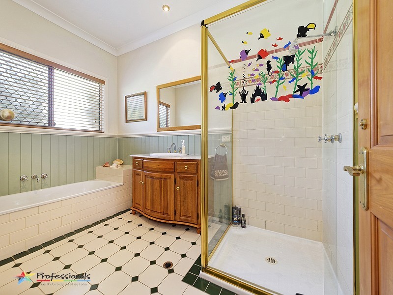 53 Rogers Parade West, Everton Park QLD 4053